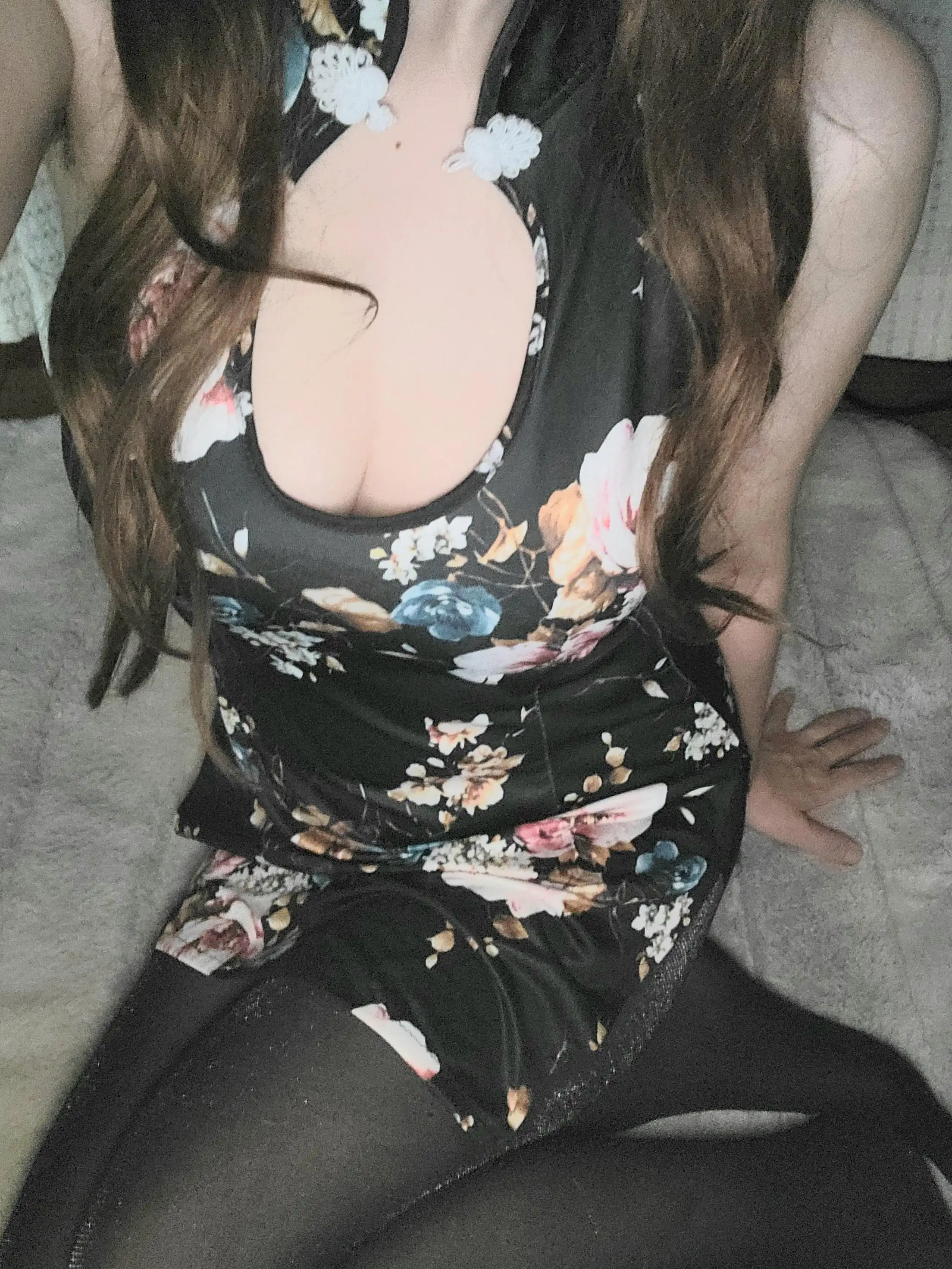 人妻熟女　立ち姿 